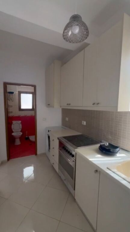 Jepet me qira apartament 1+1+ballkon  pranë Venue Club