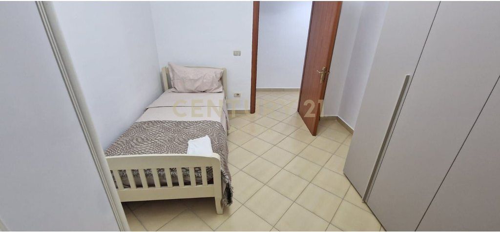 JEPET ME QIRA APARTAMENT 2+1 TEK RESTORANT KAPITEN MIR ZOTI
