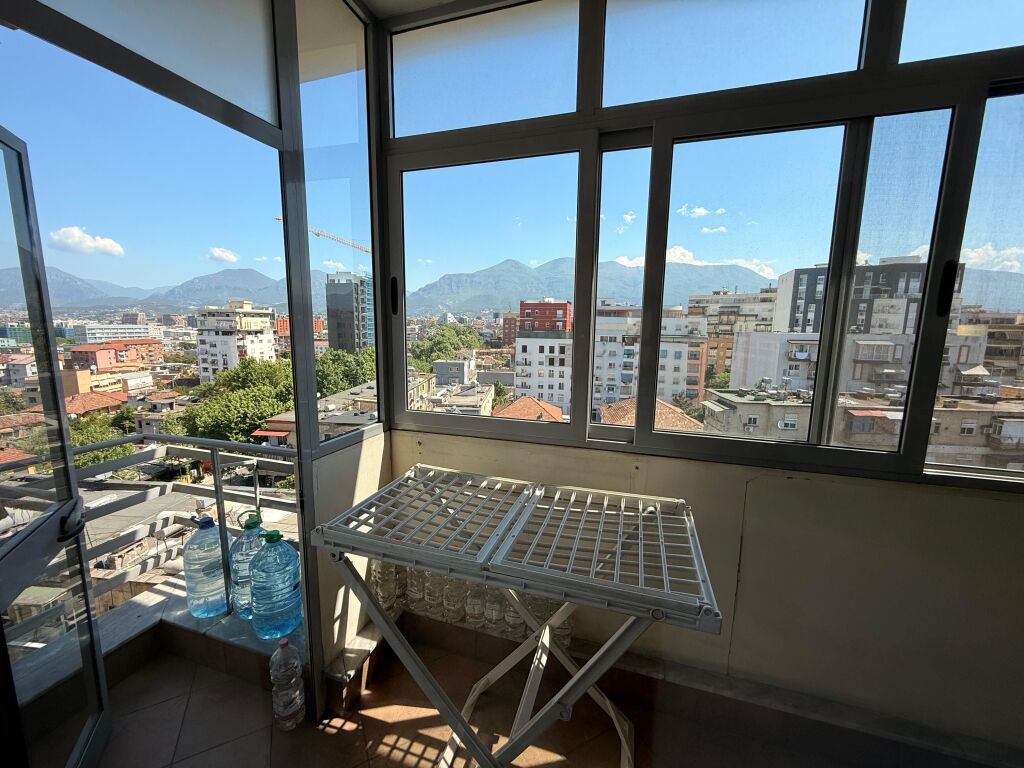 Super cmim, Apartament 2+1 te stacioni i trenit ne shitje