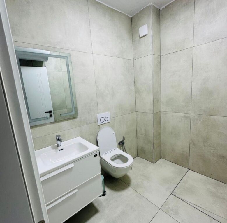 Apartament 2+1 per qira tek Colosseo tek Rruga e Durresit.