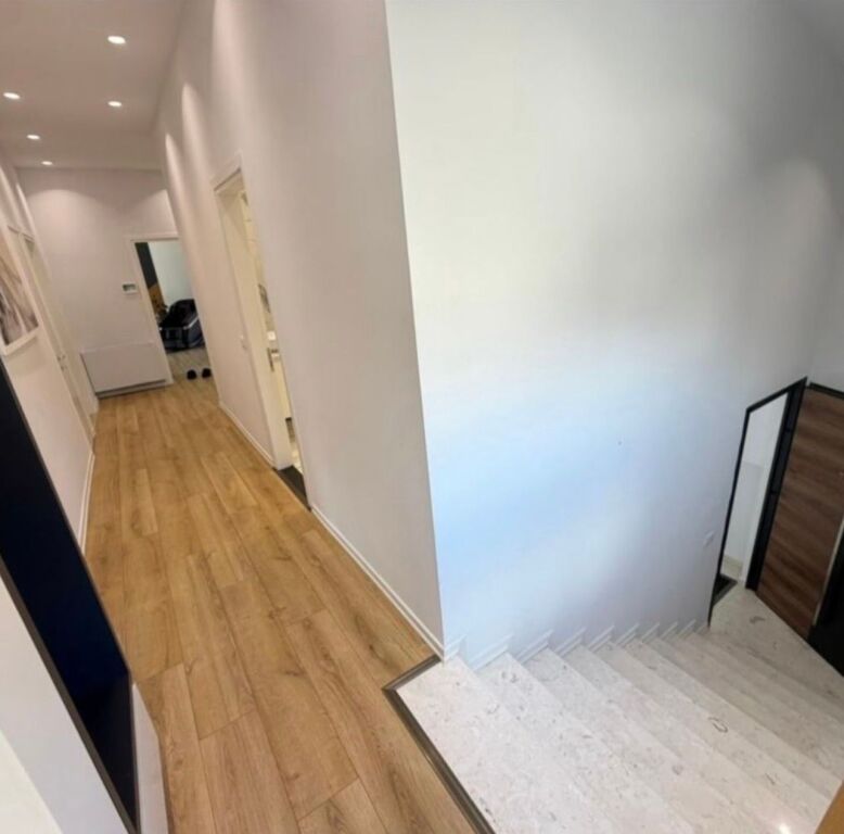 Penthouse per qira tek Secret Garden Residence.