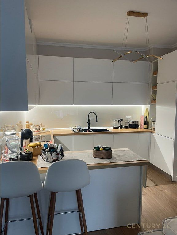 Apartament 2+1+2+Post Parkimi per shitje te Bulevardi i Ri