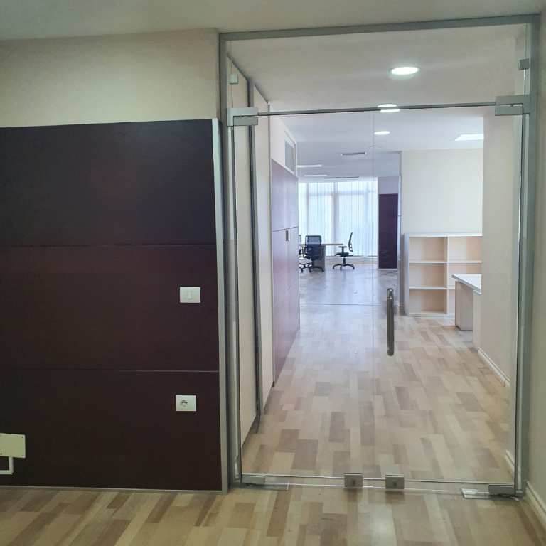 ZYRË PËR QIRA – Pami 📍 Tek Liqeni, pranë Kopshtit Zoologjik