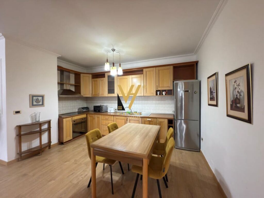 JEPET APARTAMENT 2+1+2+BLK ME QERA TEK BLLOKU 1.000 EURO