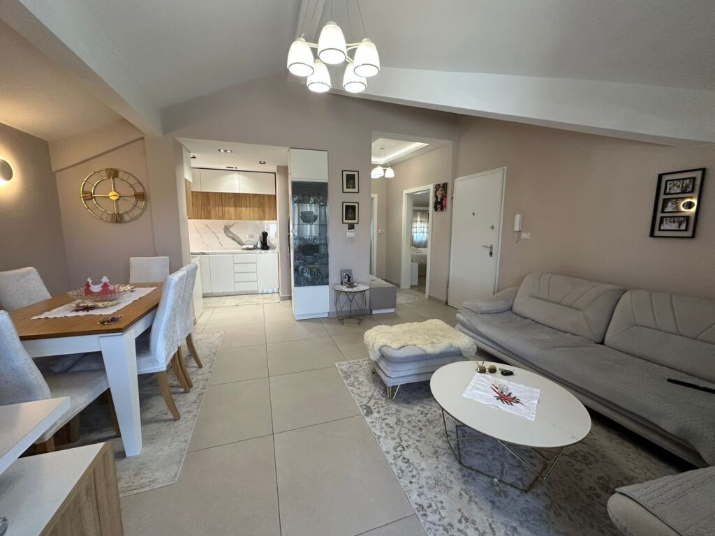 🏡 Apartament Premium 2+1 me Verandë – Rruga Marie Logoreci, Tiranë