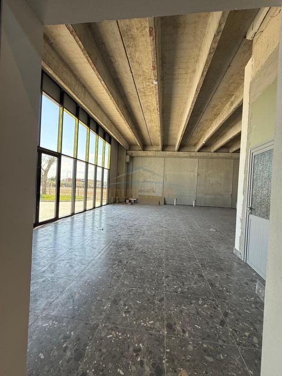 Shitet, Kapanon, Autostrada Vorë–Rinas.