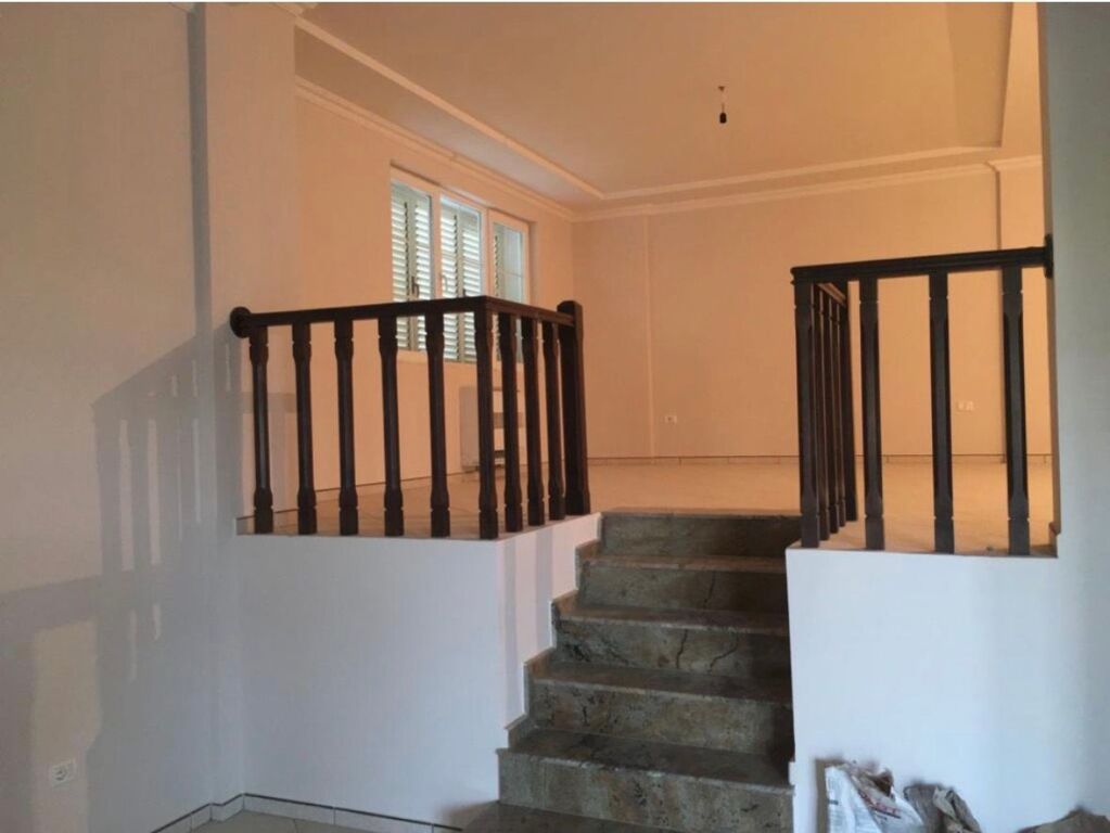 Vilë Luksoze për Shitje në Akacia Hills – 531 m² Ndërtim, Pishinë Private &amp; Pamje Panoramike