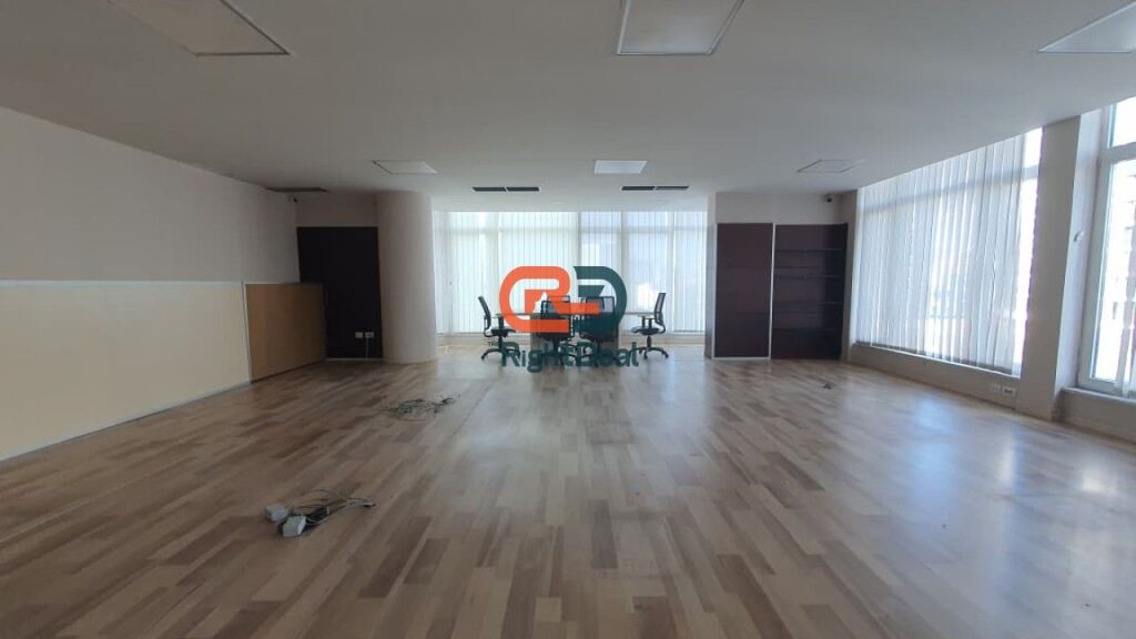 Tek Kopshti Zoologjik, Jepet Me Qira Ambient Per Zyra, Me Lokacion Perfekt!!!