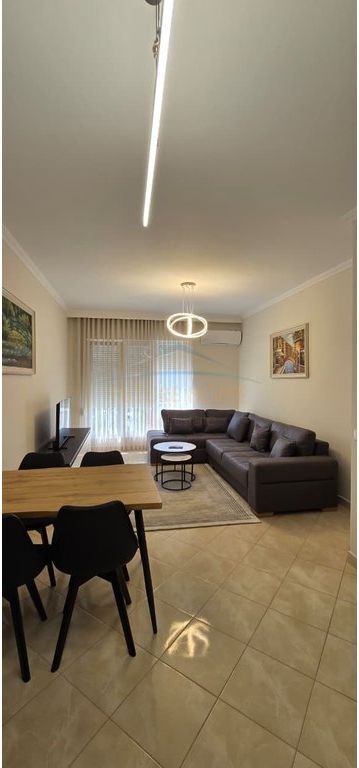 Qera, Apartament 1+1, ish Parku i Autobuzave, Tiranë