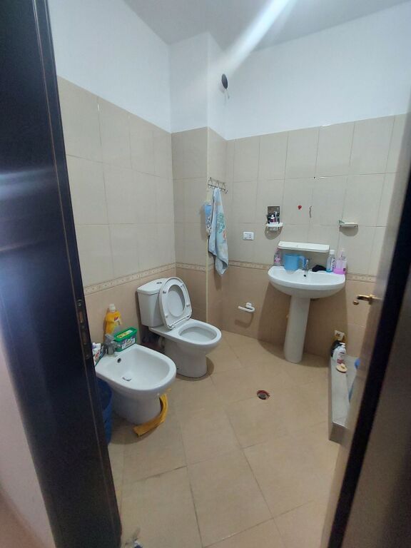 Shitet apartament 1+1 e modifikuar ne 2+1 - Durres