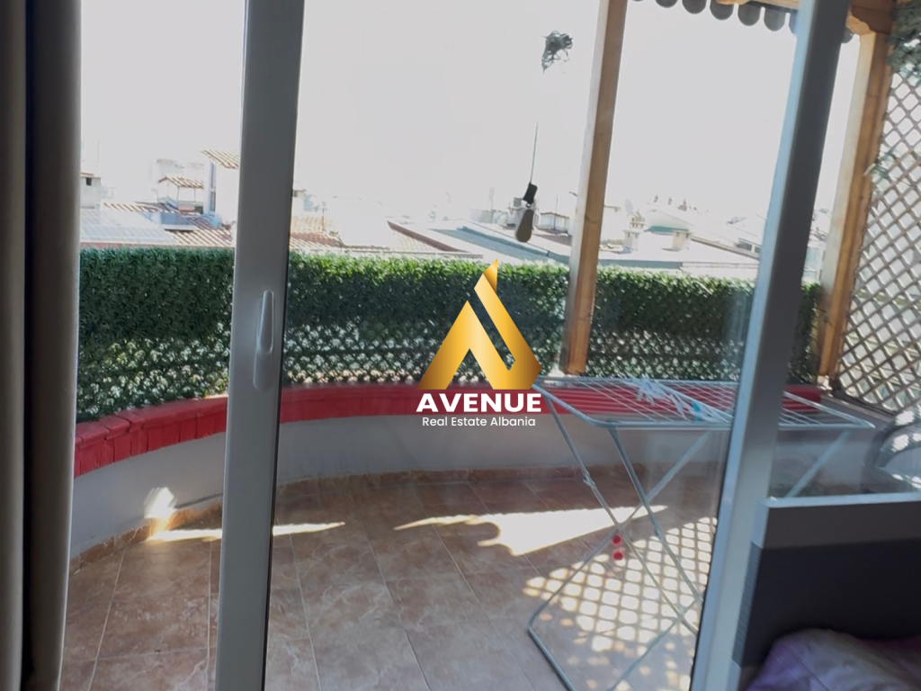 Shitet Apartament Luksoz 2+1+2 Banja+2 Ballkone Kodra e Diellit 1, Tiranë