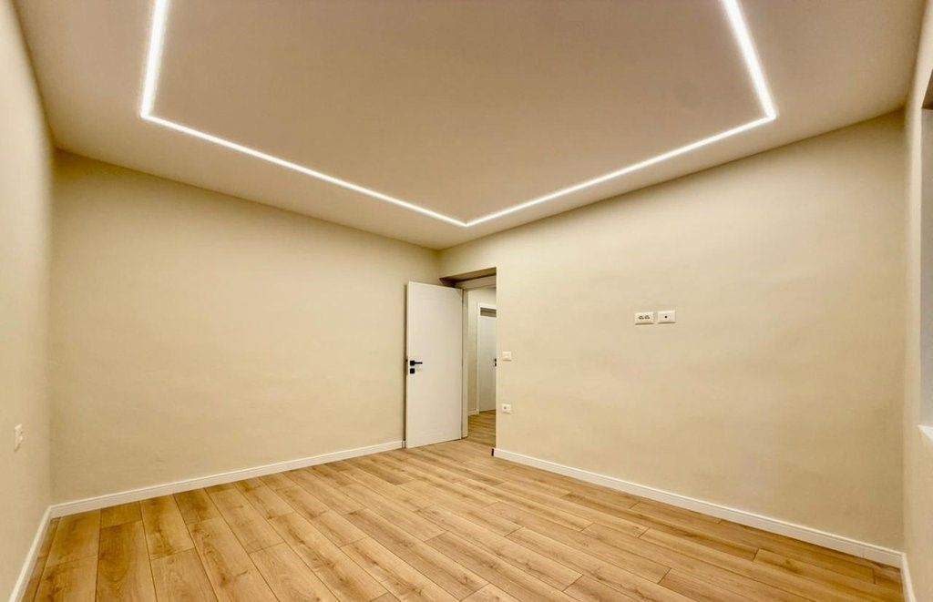 APARTAMENT 1+1 PER SHITJE PRANE PAZARIT TE RI!