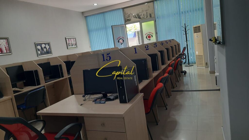 BUSINESS PREMISES FOR RENT 99 M2 FORMER PARK 80,000 LEKE