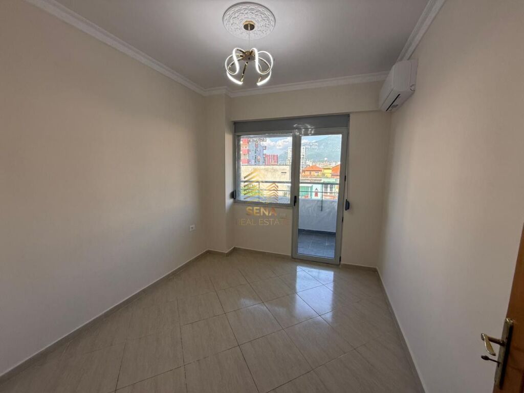 Affitto, Locale commerciale 3+1+2+2blk, Selvia, 1300 Euro/mese