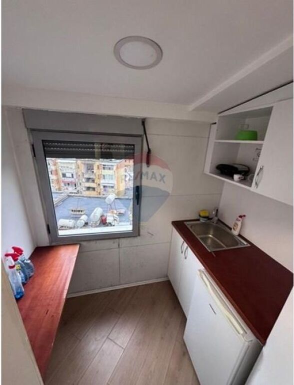 Ambient Zyrash per qira ne Rr.Todi Shkurti, Tregu elektrik i vjeter.