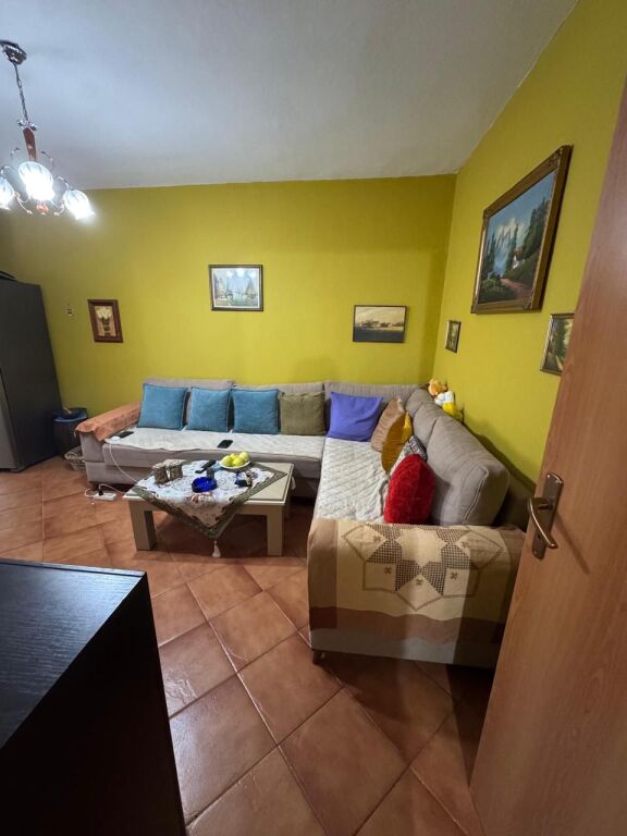 Shitet apartament 2+1 tek rruga 5 Maji