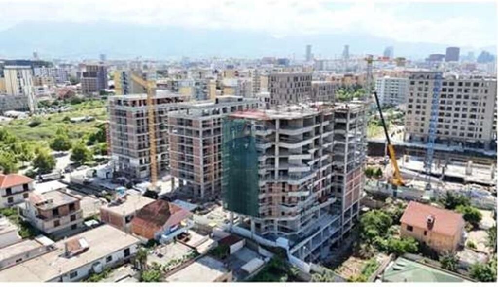 Super apartament 2+1 per shitje Fusha Avaicionit!