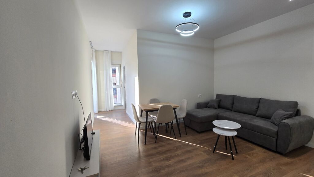 Vendesi Appartamento 1+1 Camino, Complesso Colombo