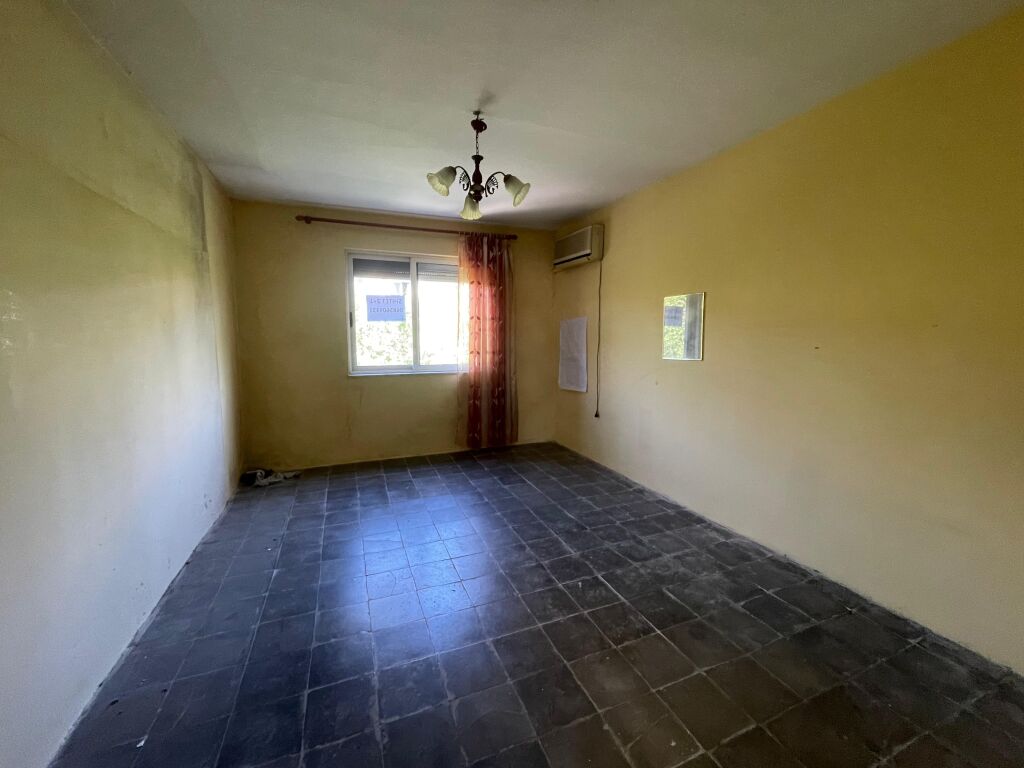 Shitet Apartament 2+1 tek Rruga Ali Demi