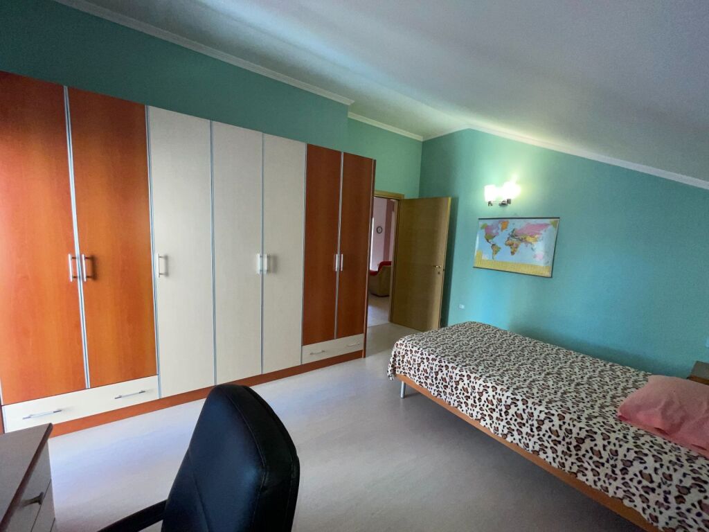 Apartament 3+1+Parkim në Vilë Private Komuna e Parisit