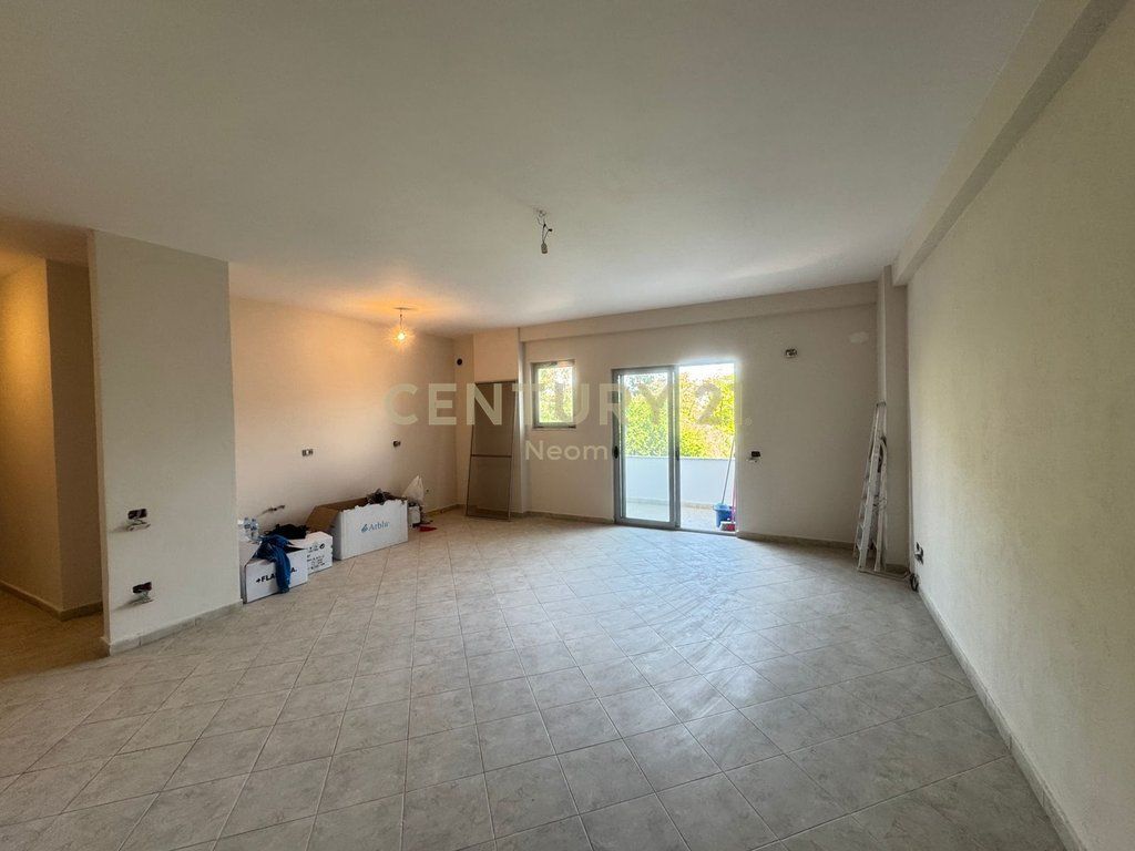Shitet Apartament 2+1 Bulevardi Ri Astir
