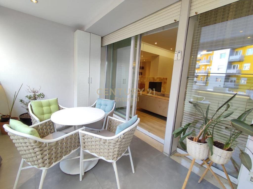 Apartament 3+1+2 per qira te Nobis, Liqeni