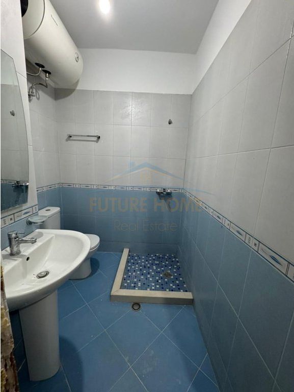 Shitet,Apartament 2+1+2, Rruga "Shefqet Kuka", Fresk