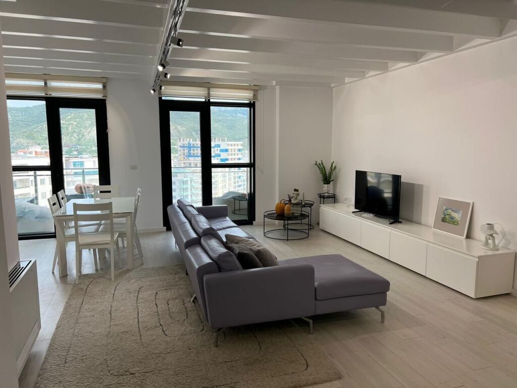 Ne kemi apartament me pamje të plotë nga deti për qira afatgjatë Lungomare Vlore