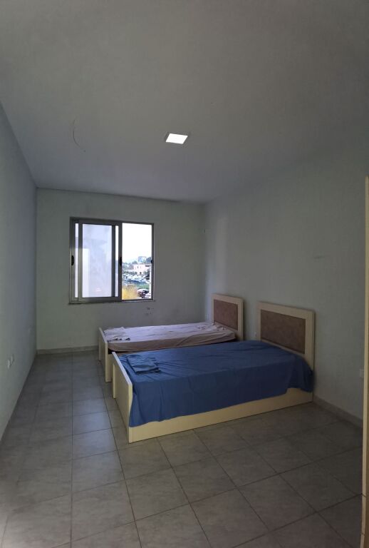 Shitet Apartament 2+1+2 prane bulevardit Migjeni ne Astir