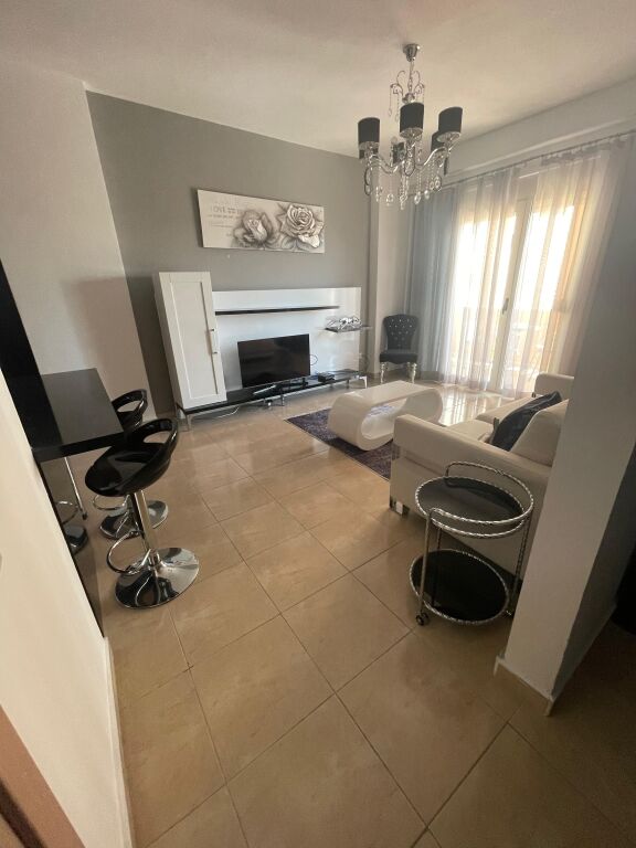 Shitet Apartament 1+1