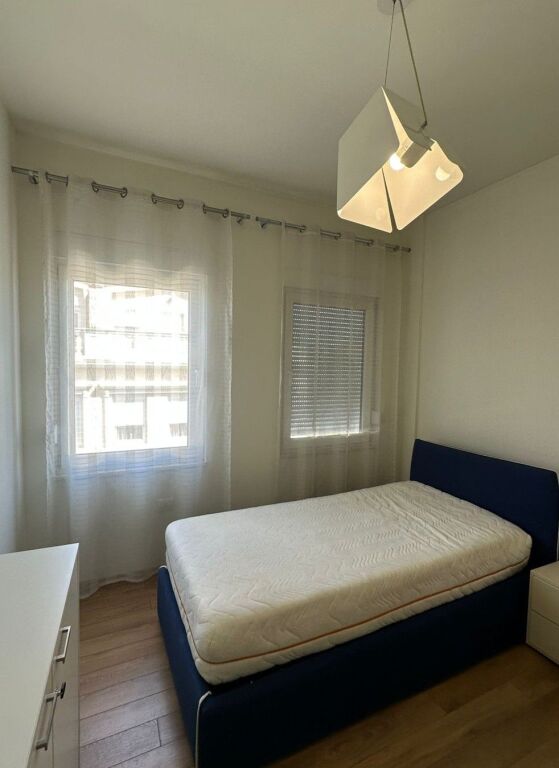 JEPET ME QIRA VILË 4-KATËSHE – White House, TEG