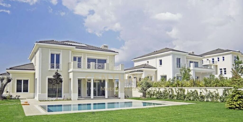 Për Qira - Vilë Luksoze me Pishinë në Rolling Hills Luxury Residences