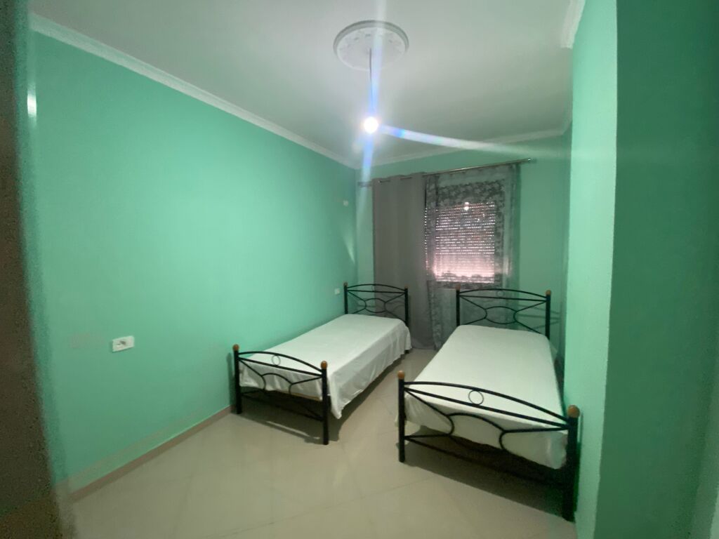 Apartamwnt 2+1 per qera ne astir!
