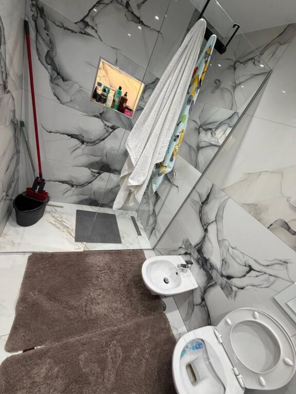 Jepet me qera 2+2 mobiluar ashensor parking kodra diellit 1100 eu