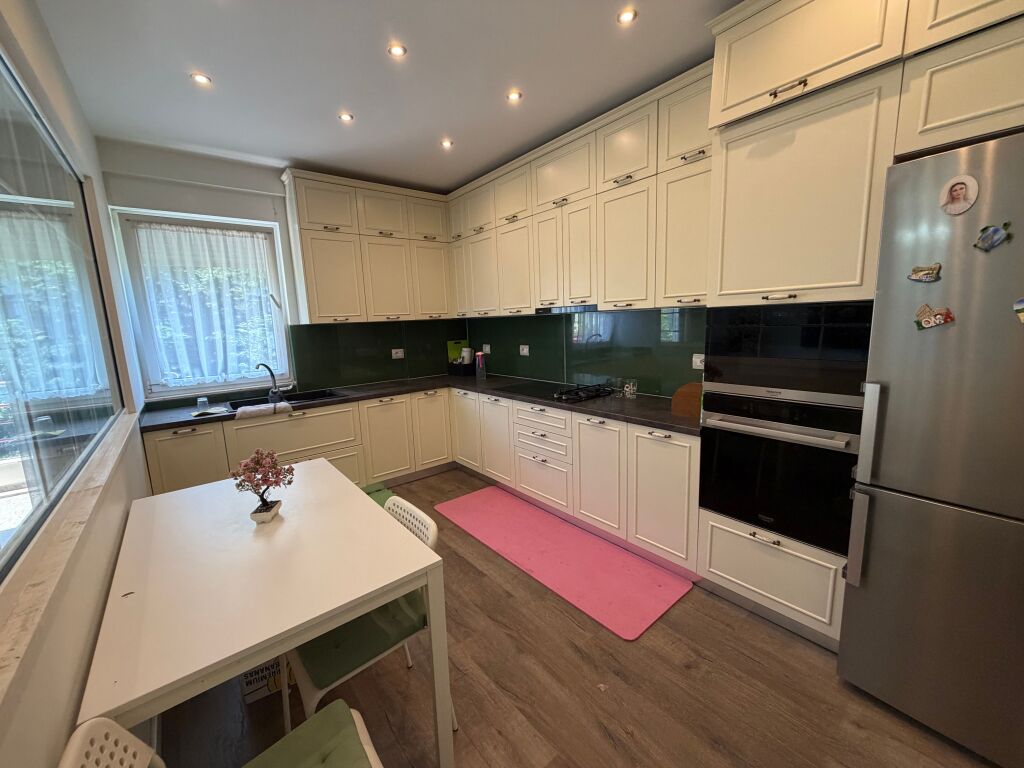 Apartment 2+1+2 + wardrobe for rent, on the 3rd floor, in the FZ Complex near the Dry Lake.  The apartment is furnished in a contemporary style and offers comfortable living conditions.  💰 Price: 1000€/month 🚗 Parking available for an extra fee  For more information or a visit, contact privately.