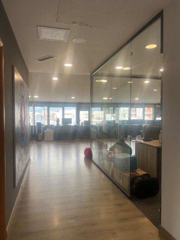 Ufficio in affitto al Mercato Elettrico di Tirana