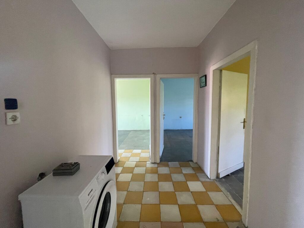 Shitet Apartament 2+1 tek Rruga Ali Demi