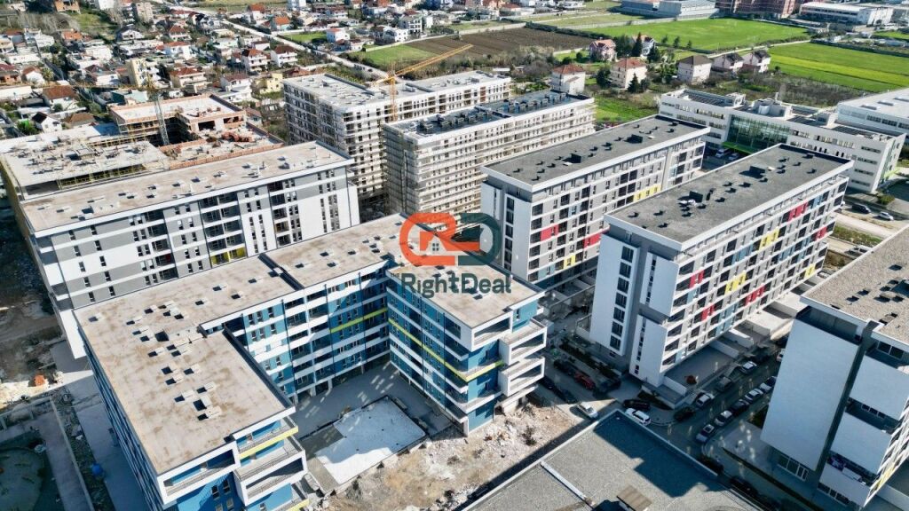 Tek Univers City, Shitet Apartament 3+1+2, Me Planimetri Dhe Hapesira Te Bollshme !