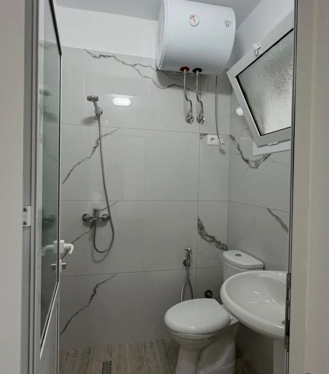 Apartament 2+1+2 për shitje në Lungomare Vlorë