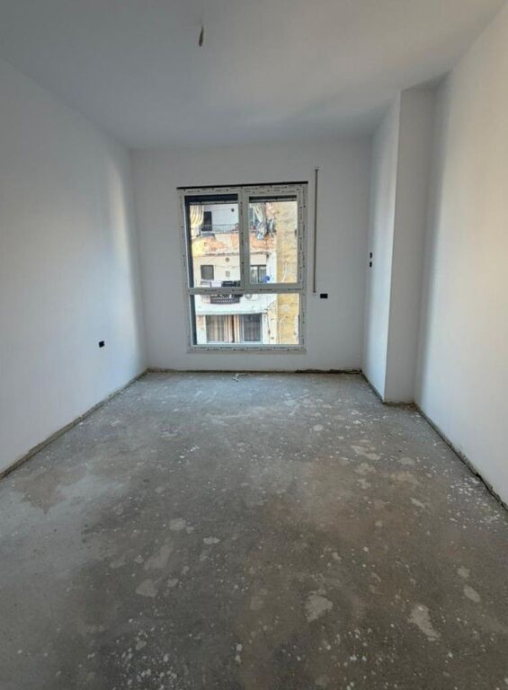 Shitet apartament 2+1  Ali Dem Tregu Elektrik