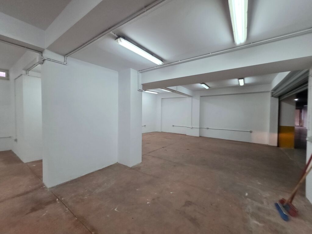 Magazine me Qira ne Rruge Kryesore📍Yzberisht