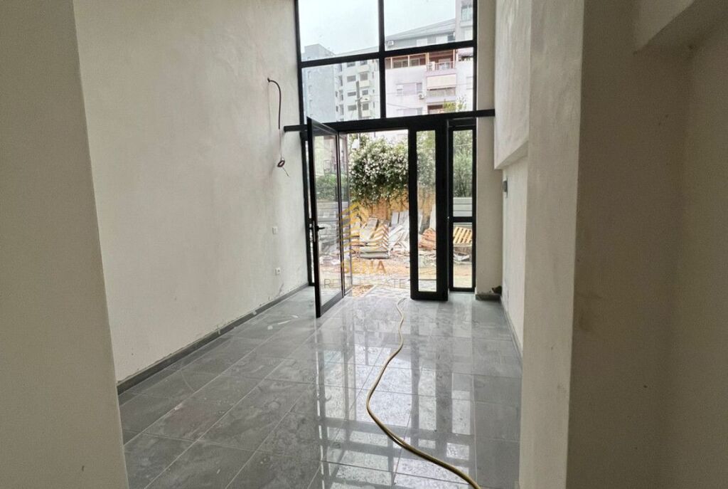 Qira, Ambient Biznesi, prane Pazarit te Ri, 350 Euro/muaj