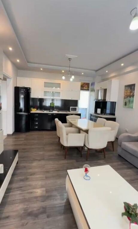 🏡 Shitet Apartament 2+1+2 pranë Kopshtit Zoologjik