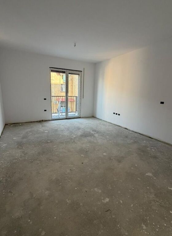 Shitet apartament 2+1  Ali Dem Tregu Elektrik