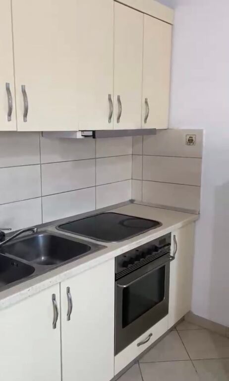 Affittasi 1+1 ASTIR DI FRONTE AL FRATELLO 350 mila lek