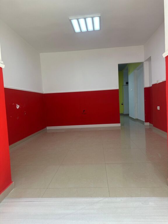 SHOP FOR RENT 55 M2 ELBASAN STREET 60,000 LEKE FH-71512
