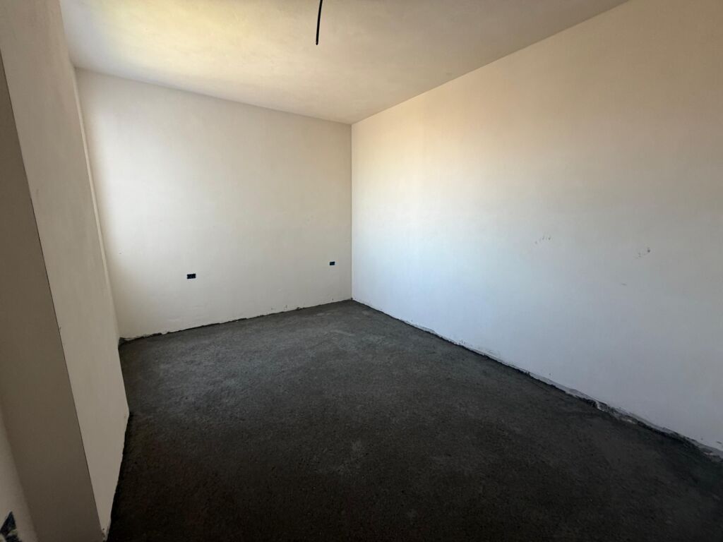 Apartment 3+1+balcony for sale at Rrethi Ullirit, Kamez