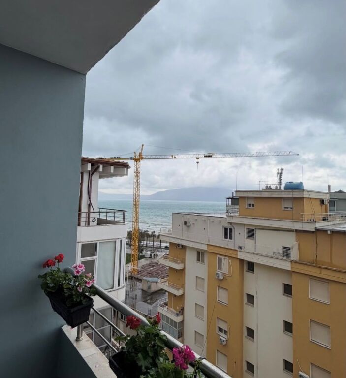 Apartament 2+1+2 për shitje në Lungomare Vlorë