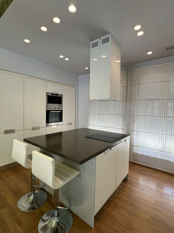 JEPET ME QIRA VILË 4-KATËSHE – White House, TEG