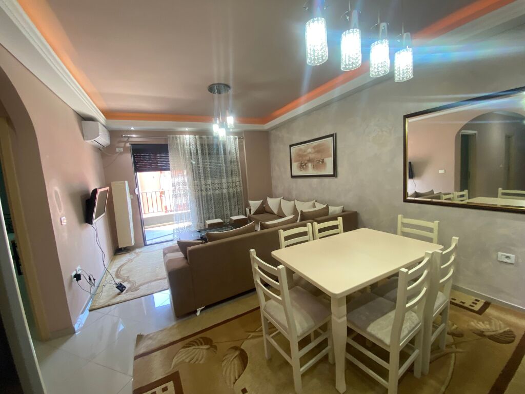 Apartamwnt 2+1 per qera ne astir!
